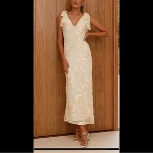 IVORY EMBROIDERED FLORAL TIE STRAP MAXI DRESS